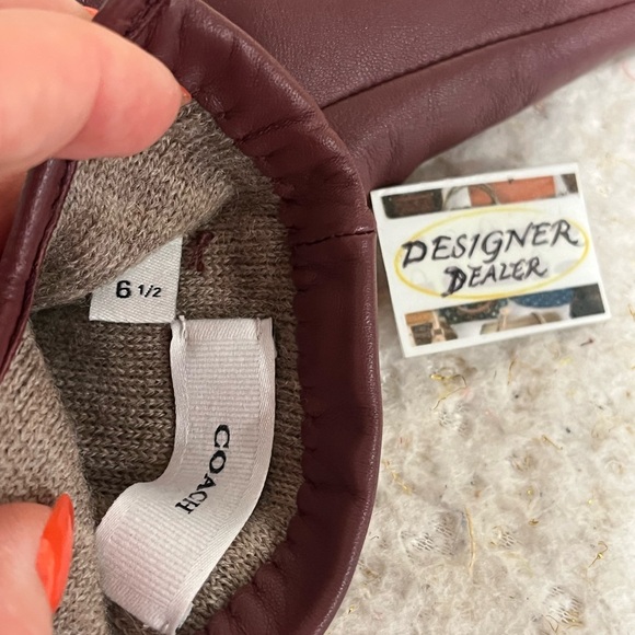 COACH Sculptured Sheep Leather Tech Gloves NWT Wine 76014 Size 6.5 - Picture 7 of 8